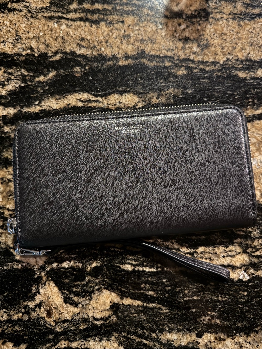 Marc Jacobs Black Leather Zip Around Continental Wrist Wallet